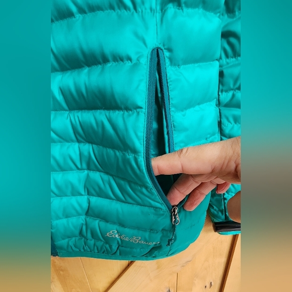 EDDIE BAUER Packable Puff Jacket, Size Medium - Picture 5 of 11